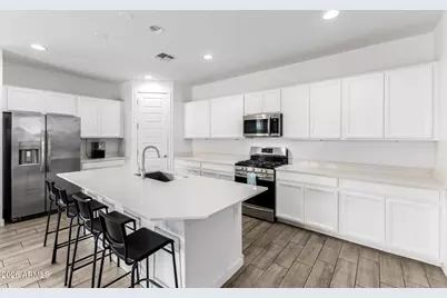 1631 W Paseo Way, Phoenix, AZ 85041 - Photo 5