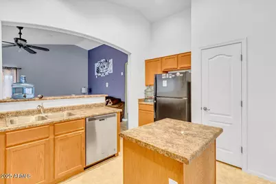 21655 N Davis Way, Maricopa, AZ 85138 - Photo 9