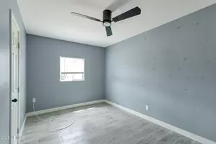219 W Paseo Way, Phoenix, AZ 85041 - Photo 9