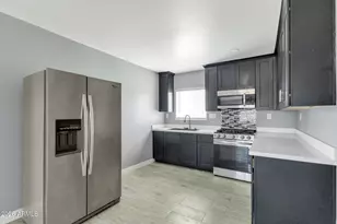 219 W Paseo Way, Phoenix, AZ 85041 - Photo 3