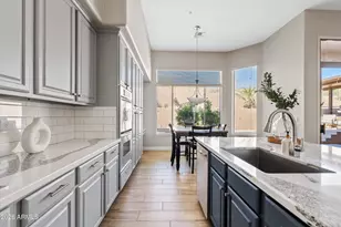 549 E Mountain Sage Dr, Phoenix, AZ 85048 - Photo 13