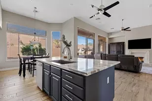 549 E Mountain Sage Dr, Phoenix, AZ 85048 - Photo 11