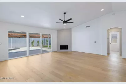 632 W Horseshoe Avenue, Gilbert, AZ 85233 - Photo 15