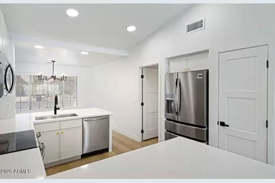 632 W Horseshoe Avenue, Gilbert, AZ 85233 - Photo 9