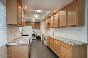 1881 E Concorda Dr, Tempe, AZ 85282 - Photo 9