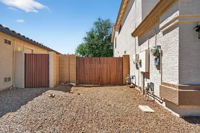 2208 S Peppertree Court, Gilbert, AZ 85295 - Photo 9