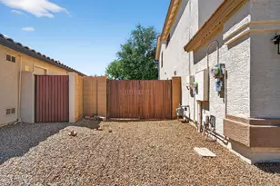 2208 S Peppertree Ct, Gilbert, AZ 85295 - Photo 9