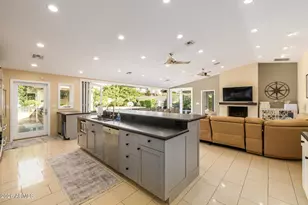 5402 E Laurel Ln, Scottsdale, AZ 85254 - Photo 5