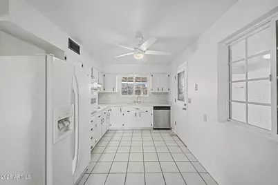 10338 W Caron Drive, Sun City, AZ 85351 - Photo 11