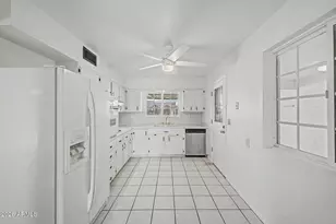 10338 W Caron Dr, Sun City, AZ 85351 - Photo 11