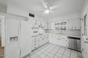 10338 W Caron Dr, Sun City, AZ 85351 - Photo 9