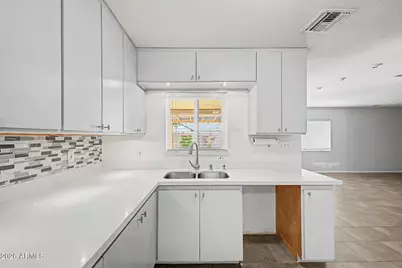 3907 E Mulberry Drive, Phoenix, AZ 85018 - Photo 11