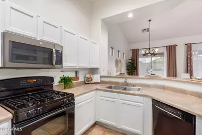 17536 W Desert View Lane, Goodyear, AZ 85338 - Photo 7