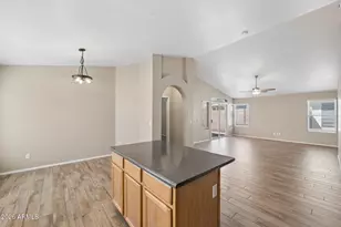 18642 N 42nd St, Phoenix, AZ 85050 - Photo 5