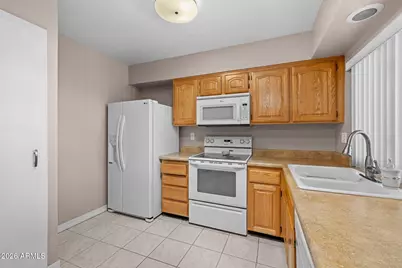 13682 N Garden Court Drive, Sun City, AZ 85351 - Photo 11