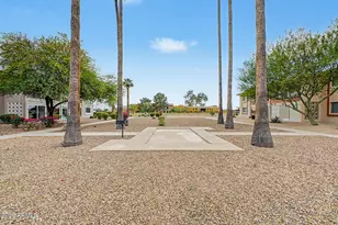 10862 N Fairway Ct E, Sun City, AZ 85351 - Photo 37