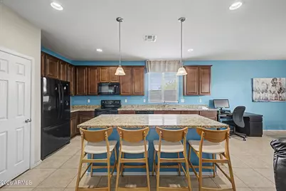 15871 W Port Royale Lane, Surprise, AZ 85379 - Photo 9