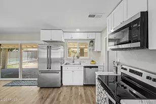 1425 W Wickieup Ln, Phoenix, AZ 85027 - Photo 11