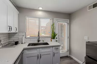 11640 N 51st Avenue #137, Glendale, AZ 85304 - Photo 7