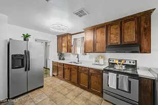 6236 S Montezuma St, Phoenix, AZ 85041 - Photo 9