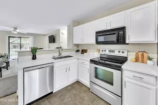 16210 W Caribbean Ln, Surprise, AZ 85379 - Photo 9