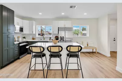 4246 N 10th Place, Phoenix, AZ 85014 - Photo 1