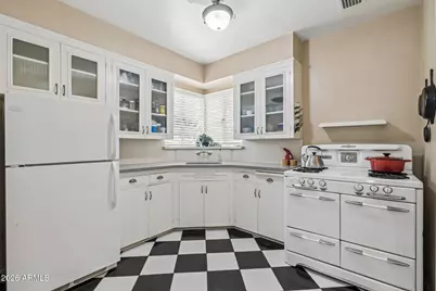 931 W Mackenzie Drive, Phoenix, AZ 85013 - Photo 11