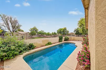 10809 W Cambridge Avenue, Avondale, AZ 85392 - Photo 3