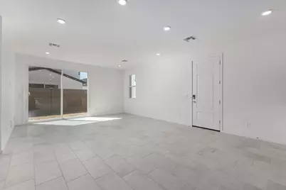 2436 W Maximo Way, Phoenix, AZ 85085 - Photo 7