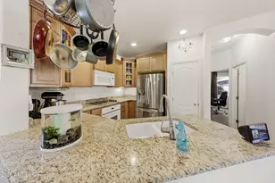 2107 E Huntington Dr, Phoenix, AZ 85040 - Photo 9