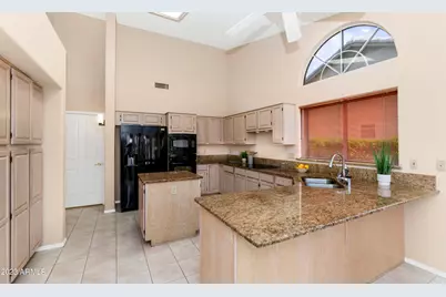 9013 W Kerry Lane, Peoria, AZ 85382 - Photo 9