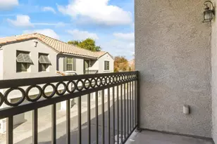 2837 E Dunbar Dr, Phoenix, AZ 85042 - Photo 9