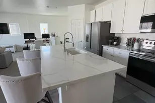 2837 E Dunbar Dr, Phoenix, AZ 85042 - Photo 5