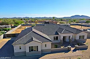 19 E Desert Hills Dr, Phoenix, AZ 85086 - Photo 1
