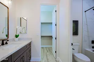 19 E Desert Hills Dr, Phoenix, AZ 85086 - Photo 33