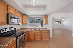 1826 W Behrend Dr, Phoenix, AZ 85027 - Photo 7