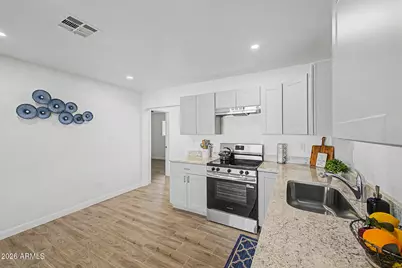 8221 N 29th Drive, Phoenix, AZ 85051 - Photo 9