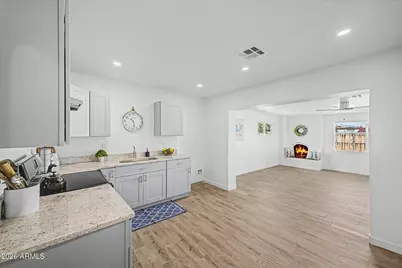 8221 N 29th Drive, Phoenix, AZ 85051 - Photo 11