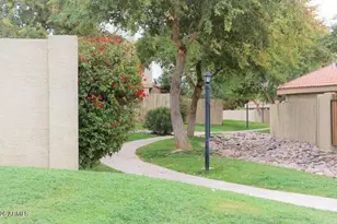 2436 W Caribbean Ln, Phoenix, AZ 85023 - Photo 37