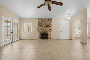 9201 N 70th Dr, Peoria, AZ 85345 - Photo 7