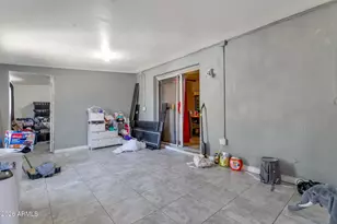 2052 N 51st Dr, Phoenix, AZ 85035 - Photo 15