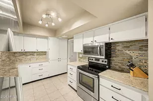 15462 N Lakeforest Dr, Sun City, AZ 85351 - Photo 13