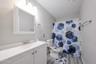7616 W Mitchell Dr, Phoenix, AZ 85033 - Photo 7