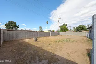 7616 W Mitchell Dr, Phoenix, AZ 85033 - Photo 29