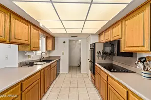 10110 W Royal Oak Rd, Sun City, AZ 85351 - Photo 15