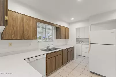 10435 W Camelot Circle, Sun City, AZ 85351 - Photo 9
