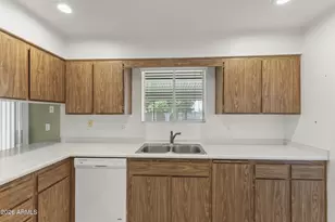 10435 W Camelot Cir, Sun City, AZ 85351 - Photo 11