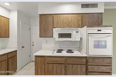 10435 W Camelot Circle, Sun City, AZ 85351 - Photo 11