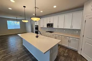 2212 W Betty Elyse Ln, Phoenix, AZ 85023 - Photo 3