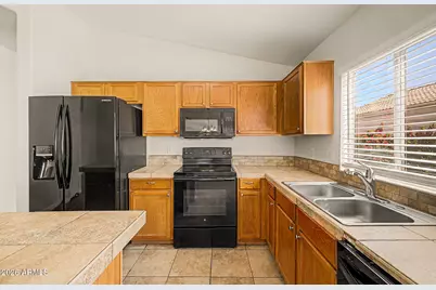 12005 W Holly Street, Avondale, AZ 85392 - Photo 17